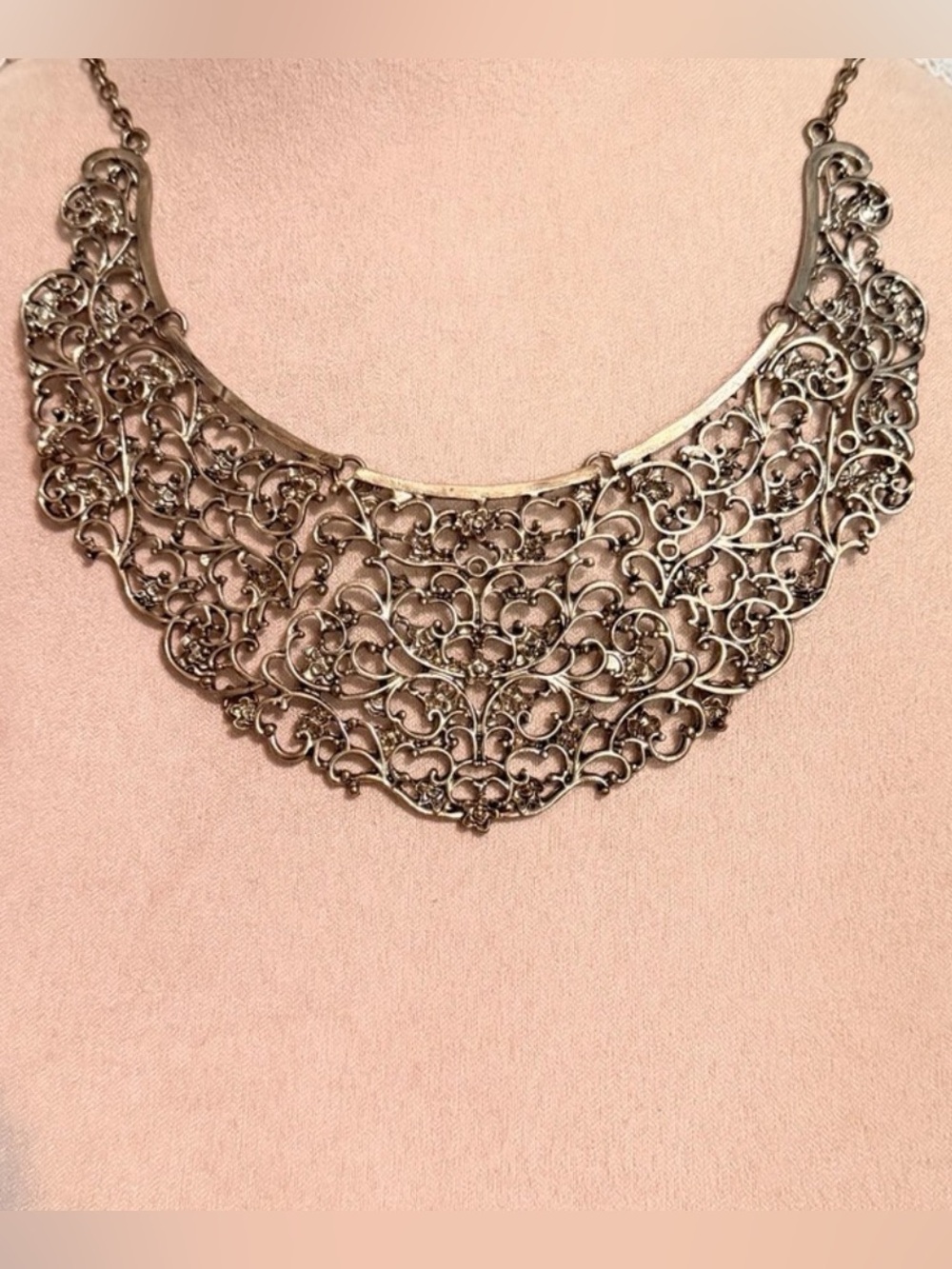 Forever 21, Gold Scalloped Filigree Statement Bib Necklace